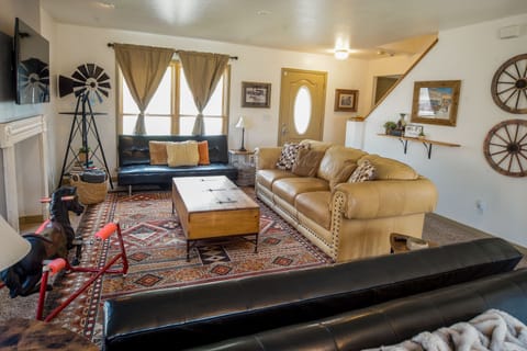 Spacious living room with queen sofa bed and 3 twin futons. Games & puzzles too!