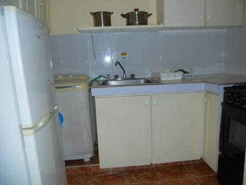 Fridge, cookware/dishes/utensils