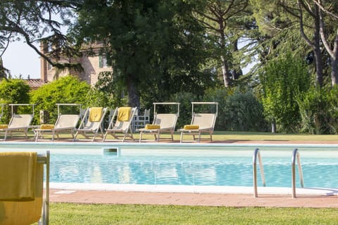 Swimming Pool, Outdoor Furniture, Sunlounger, Resort, Composite Material, Shade, Rectangle, Chaise Longue, Leisure Centre