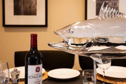 The Gingan - dining table close up