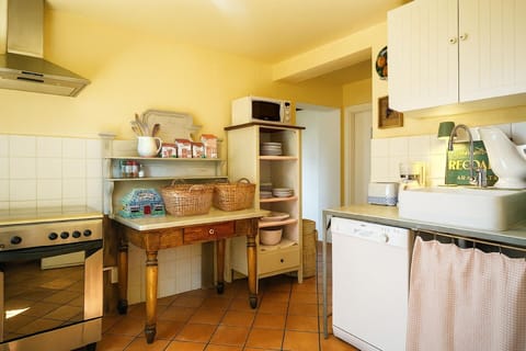 Tuscan country kitchen