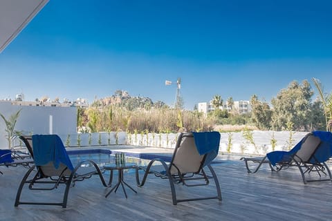 Outdoor pool, sun loungers