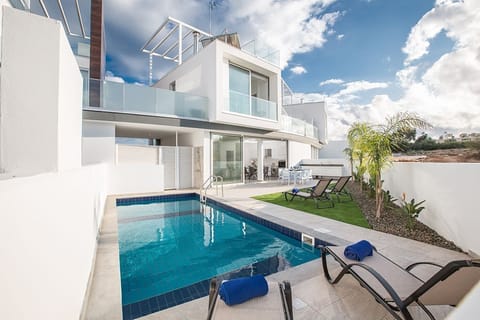 Villa OL24, Contemporary 2BDR Protaras Villa, Close to Fig Tree Bay Beach