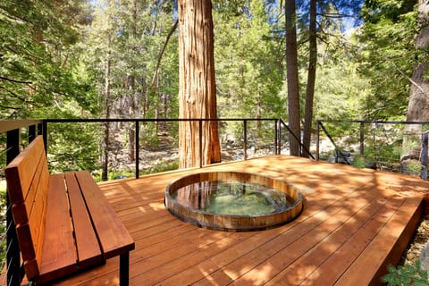 Outdoor spa tub