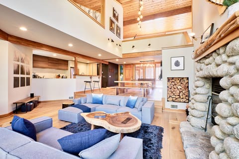 An expansive living room and vaulted ceilings give breathtaking views.