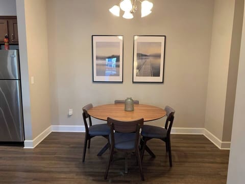 Dining table for 4 - perfect for dinner or a board game.