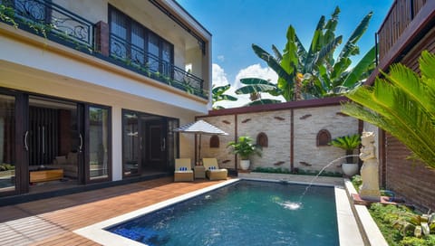 Outdoor pool, an infinity pool, sun loungers