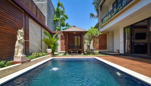 Outdoor pool, an infinity pool, sun loungers