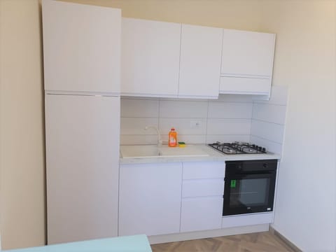 Fridge, oven, coffee/tea maker, dining tables