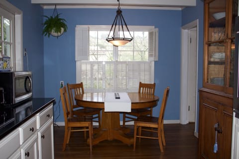 Dining area in kitchen.