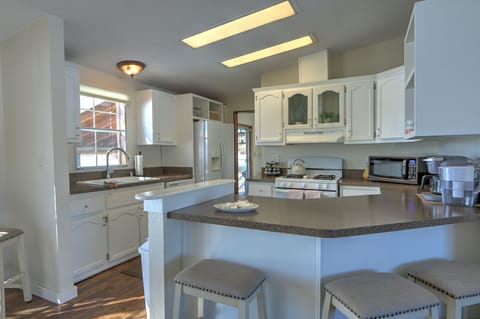 Well Equipped Kitchen~just bring the food. Coffee bar w/ Keurig Pods & grounds.