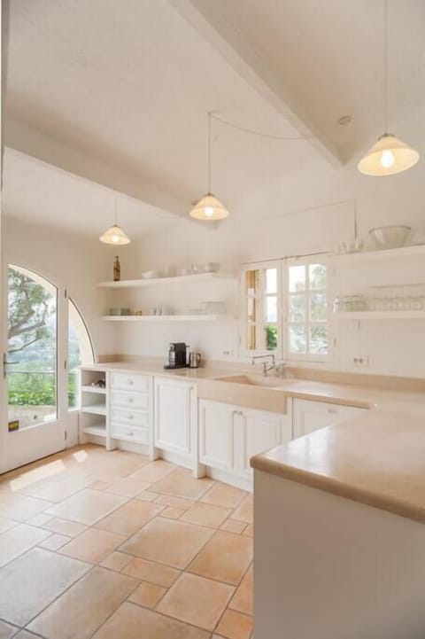 La belle cuisine entièrement refaite (1)