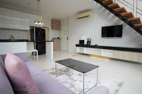 SUPER DUPLEX APARTMENT