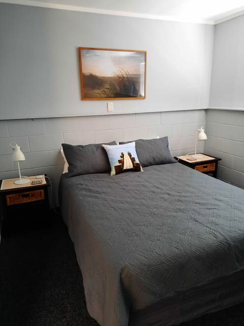 1 bedroom, iron/ironing board, internet, bed sheets