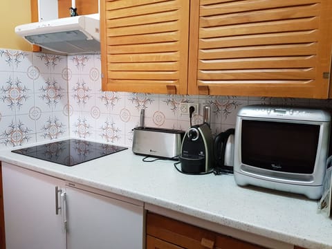 Fridge, microwave, coffee/tea maker, toaster