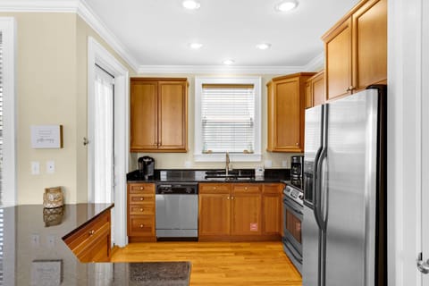 Well appointed kitchen with granite counter tops!