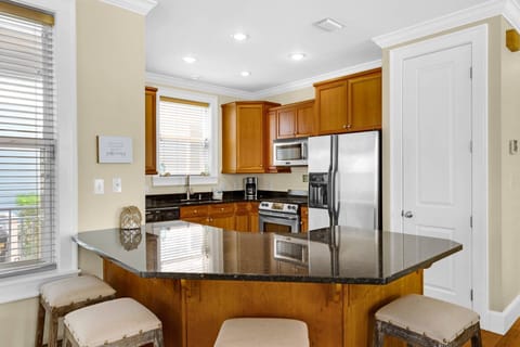 Seating for 4 at the kitchen island