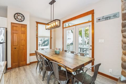 Farmhouse table for 10, plus seating for 4 at the bar