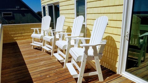 Upper deck tall viewing chairs - enjoy exquisite views of the dunes and beach!