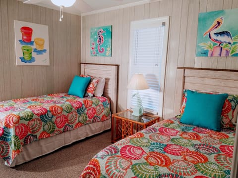 Twin room, brightly appointed, with a view of the dunes and beach!