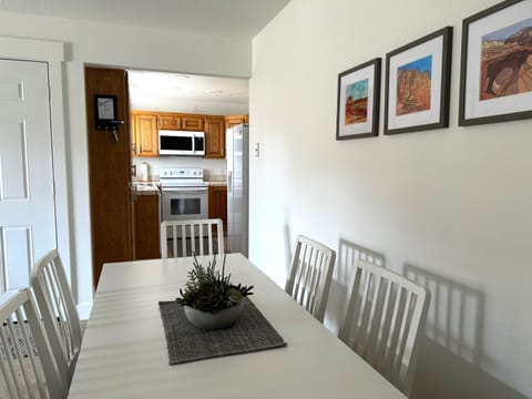 Dining area/kitchen