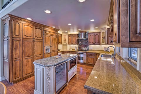 Fully Equipped Kitchen | Dishware & Glassware | Wine Cooler