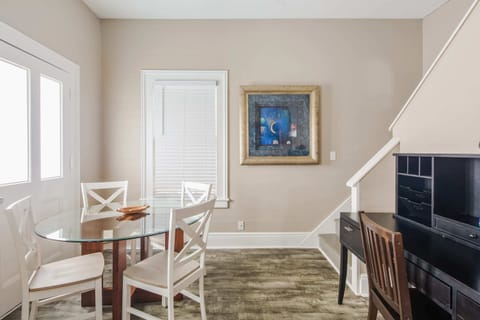 Loft 2 - Dining Area for 4