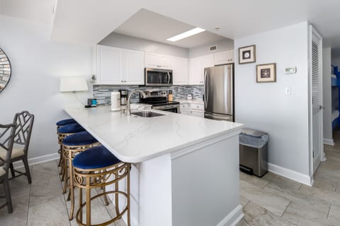 Breakfast Bar - Additional seating at the breakfast bar.