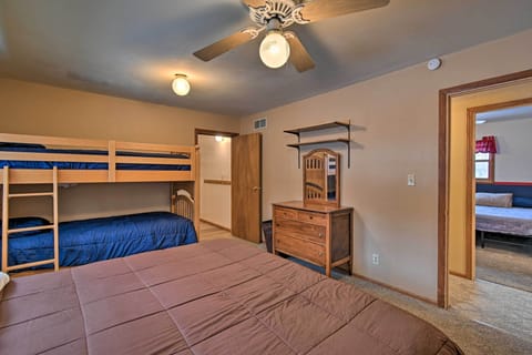 3 bedrooms, iron/ironing board, travel crib, free internet