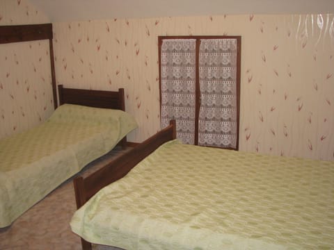 2 bedrooms, iron/ironing board