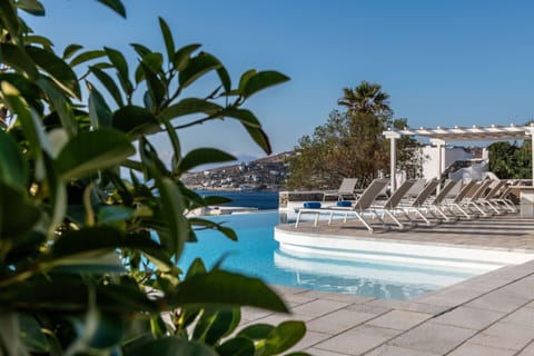 Outdoor pool, an infinity pool