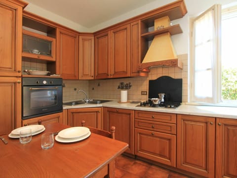 Brown, Cabinetry, Countertop, Building, Furniture, Property, Table, Drawer, Kitchen, Wood