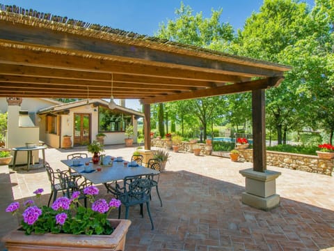 Plant, Table, Property, Furniture, Flower, Building, Flowerpot, Shade, Outdoor Table, Outdoor Furniture