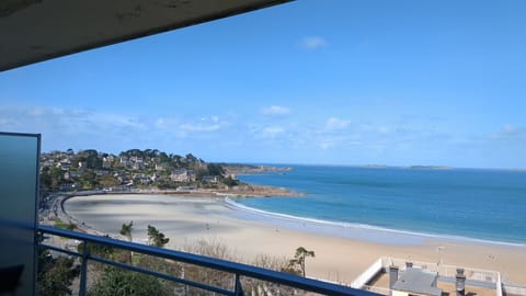 Beach nearby, sun loungers