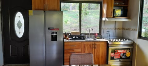 Fridge, oven, stovetop, cookware/dishes/utensils