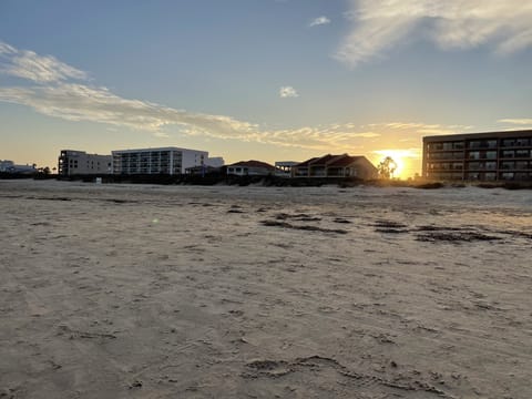 Beach nearby, sun loungers, beach towels