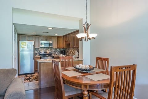 Dining Area & Kitchen