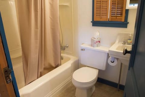 Bathroom | Bathtub, hair dryer, towels