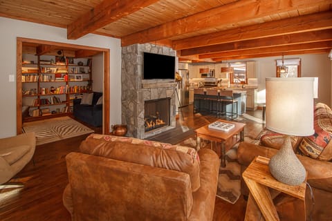 Living area | TV, fireplace, books, stereo