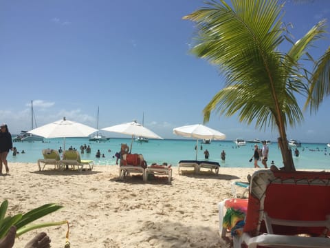 Beach nearby, sun loungers, beach towels