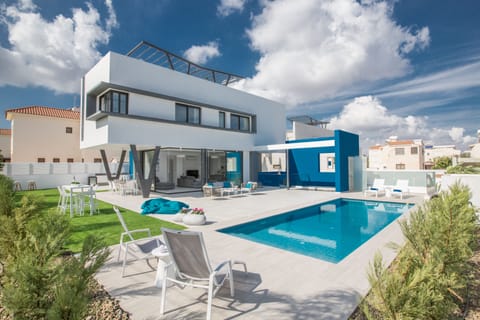 Villa Camille, Fabulous and New 5BDR Protaras Villa, Close to the Beaches