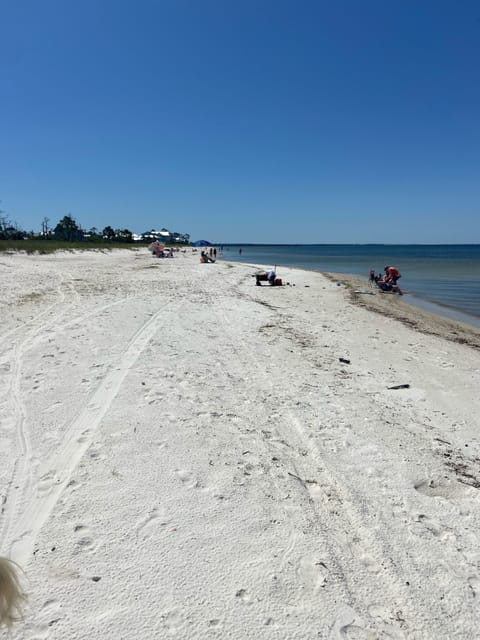 Beach nearby, sun loungers, beach towels