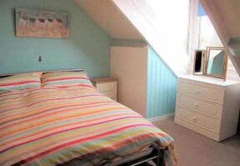 Sunbeam Cottage - 3 bedroom traditional cottage - Straight off the beach House in Filey