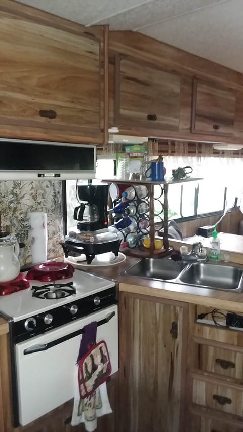 Oven, stovetop, electric kettle, cookware/dishes/utensils