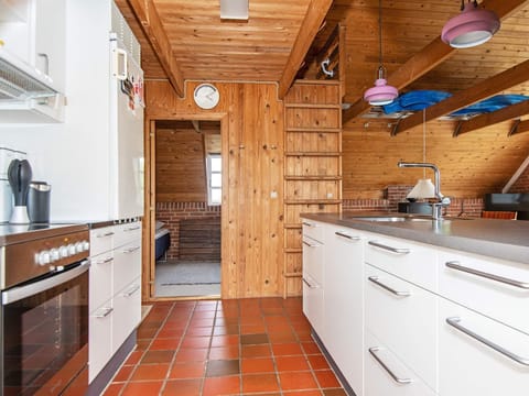 Fridge, stovetop, coffee/tea maker, highchair