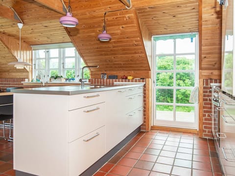 Fridge, stovetop, coffee/tea maker, highchair