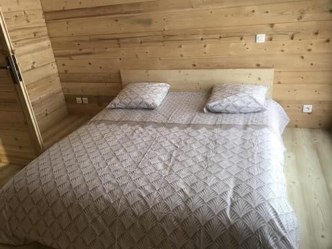 5 bedrooms, free WiFi, bed sheets