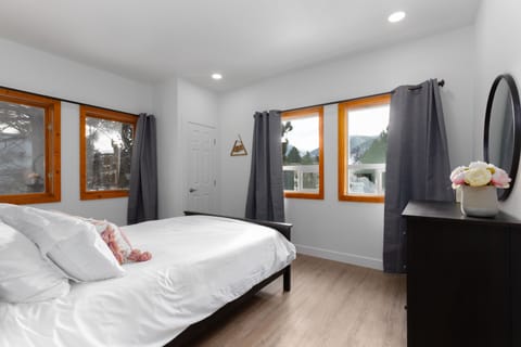 1 bedroom, memory foam beds, blackout drapes, WiFi