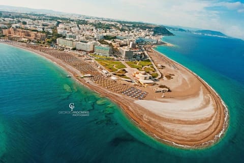 Beach nearby, sun loungers, beach towels