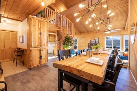 Lookout Lakeviews- Relaxing Fawnskin Chalet cabin in Fawnskin
